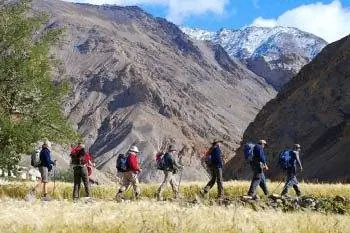 Бронируйте настоящие впечатления от путешествий с Visit.org