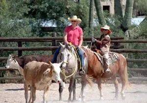 Автор и Зосима работают над групповым сочинением.