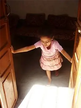 Девушка в Фесе, Марокко.