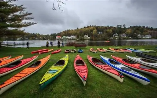 Каяки на озере Саранак