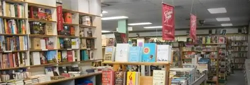 Книжный магазин Prairie Lights - известный магазин, известный на Среднем Западе и во всем мире своим большим выбором.