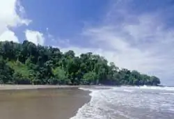 Пляж в заливе Беллена