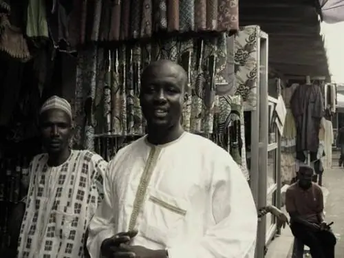 Создание и продажа старых видеороликов о моде в Нигерии - огромный бизнес.