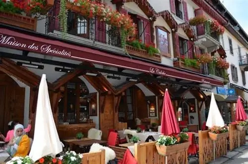 Ла Калеш, вид сбоку. На фото Франсуаза Брукс.