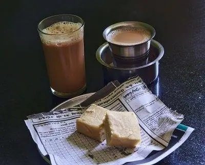 Soan Papdi - великолепное печенье с кардамоном и две порции масала чая - мне захотелось пить!