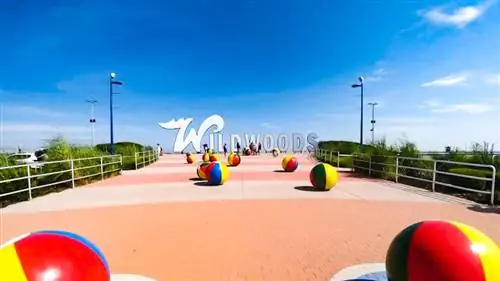 Новый аттракцион - это мгновенная классическая фотосессия для ностальгирующих гуляк по променаду Wildwoods. Фотографии Кристофер Ладгейт