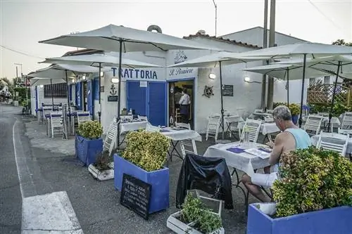 Свежие деликатесы из морепродуктов в Trattoria il Pioniere во Фреджене.