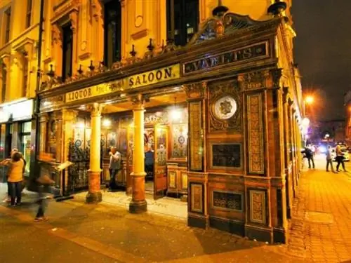 Салон Crown, Белфаст.