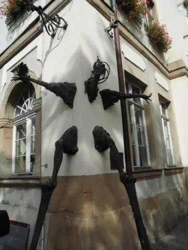 Скульптура ходулиста Jelenia Goar Скульптура ходулиста Jelenia Goar