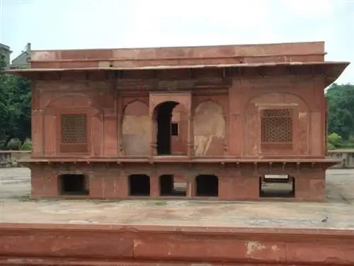 Зафар Махал с решетчатыми окнами в комплексе Красный форт