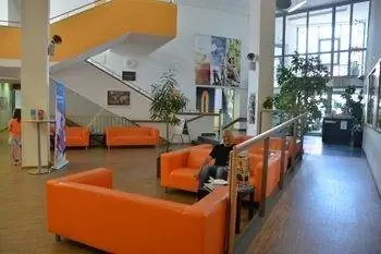 Вестибюль общежития в Мюнхене, Германия. На фото Соня Старк.