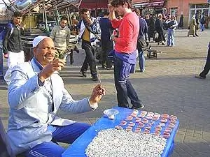 Уличный дантист