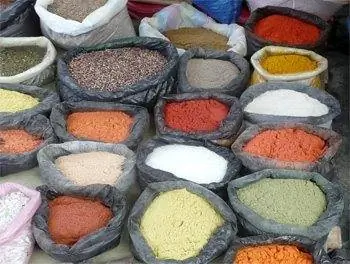 Красочные специи на рынке Отавало