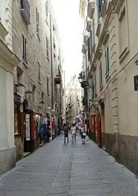 Переулок на Сардинии.