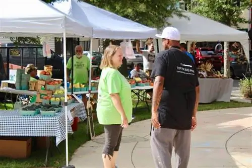 Фермерский рынок в центре Дувра. Довер Делавэр