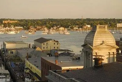 Оживленная набережная Портленда.