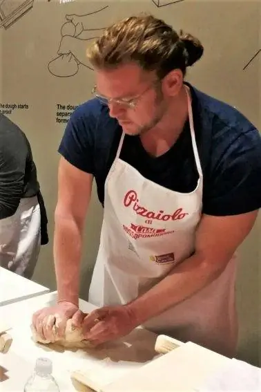 Хочешь хорошее тесто, вложи в него немного мышц - кулинарный мастер-класс в Fico Eataly World.