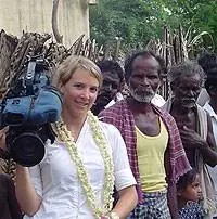 Автор показан с неприкасаемыми друзьями.