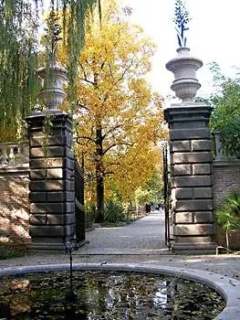 Ворота в Ботанический сад