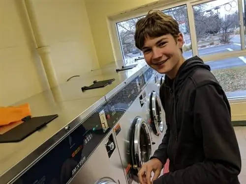 Арен в прачечной в Солт-Лейк-Сити.