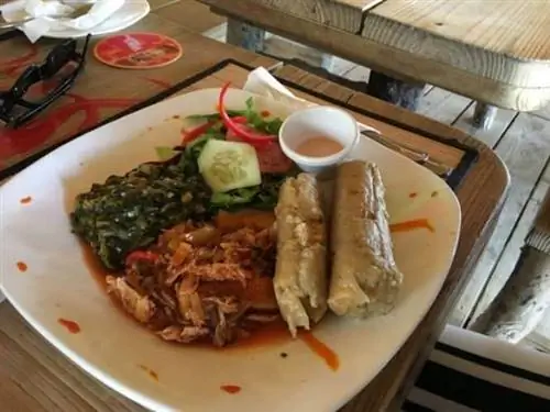 Dukany - местный фаворит на Антигуа и Барбуде, приготовленный из кокоса, сладкого картофеля и мускатного ореха.