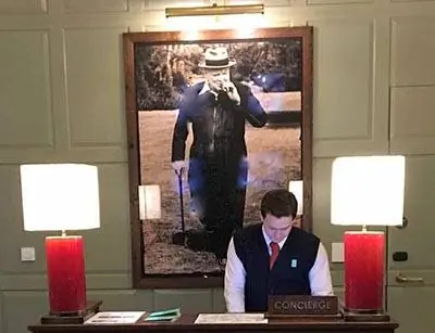 Уинстон Черчилль в своем «костюме сирены», когда срабатывает сирена воздушной тревоги во время Второй мировой войны.