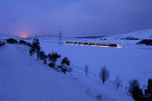 Каледонский спящий на перевале Драмохтер ночью. Фото Пола Томкинса, Visit Scotland.
