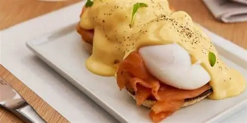 Eggs Royale, чтобы начать день на поезде Caledonia Sleeper.