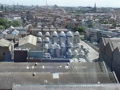 Вид на пивоварню и Дублин из бара Gravity