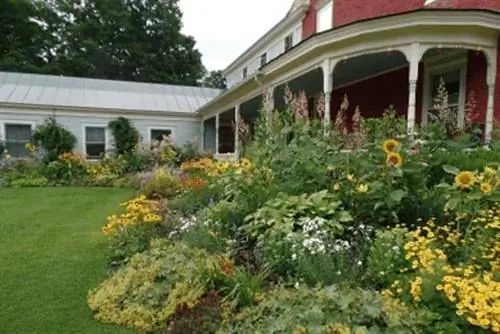 Сад в Холлистер-Хиллз, Вермонт.