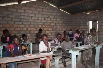 Школа в Тивонге