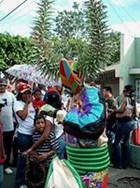 Лешон на карнавале в Сантьяго.