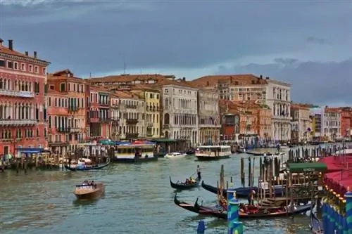 Один из 177 каналов Венеции.