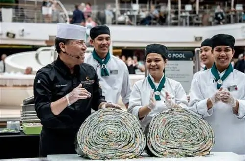 Гигантские суши-роллы в Японии. дзен-кулинария в Японии.