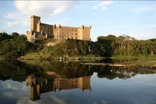 Замок Данвеган на острове Скай.
