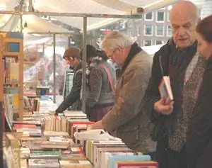 Амстердамский книжный рынок - фото Элизабет Бэгли