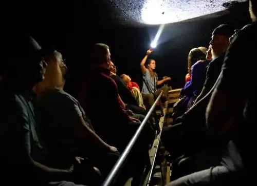 Под пещерой на реке Боулинг-Грин Tab Hauser Photo