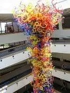 Стеклянная скульптура Дейла Чилули.