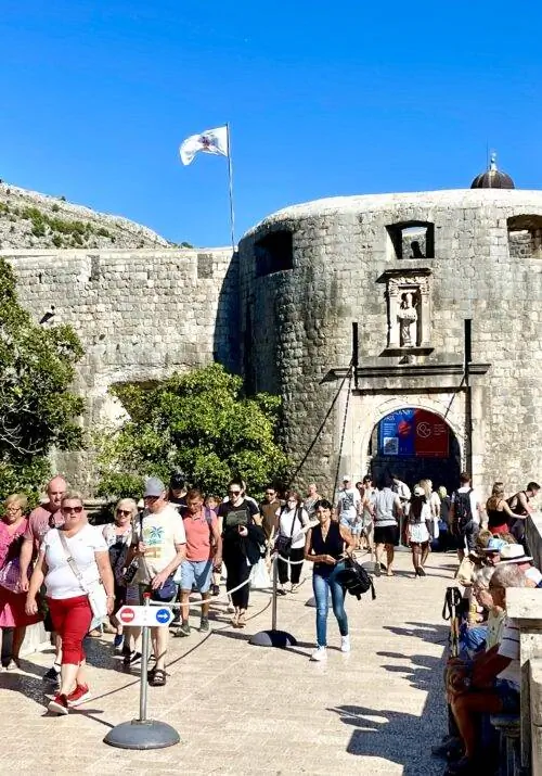 Свайные ворота, вход в старый город-крепость Дубровник.