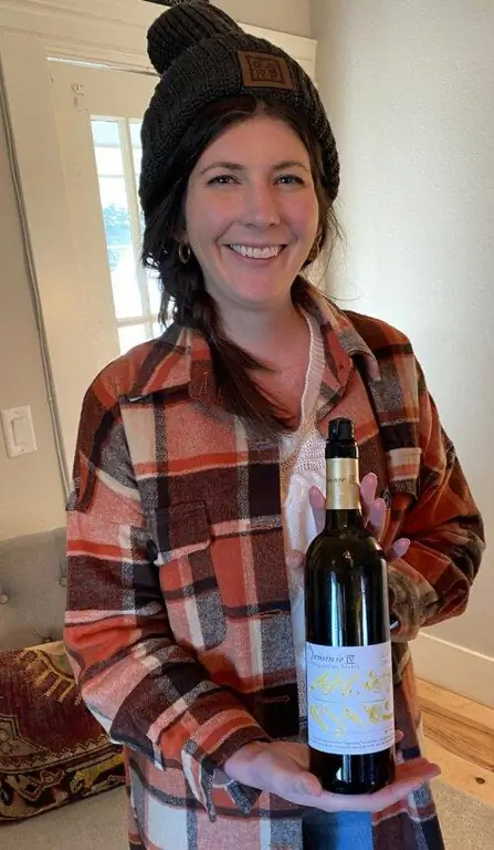 Сомелье Кэти Уайз - менеджер дегустационного зала Dominio IV Wines. Фото Кэтрин Родегир