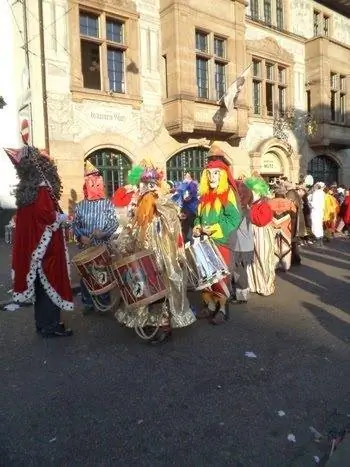 Парад по улицам Базеля.