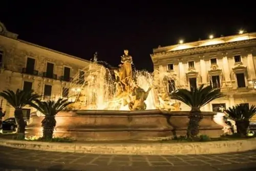 Фонтана Аретуса. На фото Марина Паскуччи.