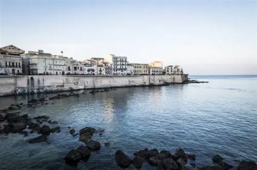 Набережная Ортигии на Сицилии. На фото Марина Паскуччи.