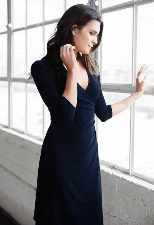 Cindy Karen Newport в дорожном платье