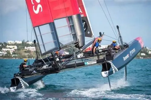 Тренировка Louis Vuitton America's Cup World Series Bermuda у побережья Бермудских островов.