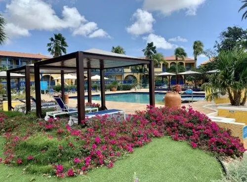 Бассейн в отеле Divi Flamingo Resort, Бонайре.