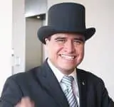 Капитан коридорного в отеле St Regis в Мехико.