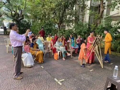 Сбор жителей Дилави в нашем жилом комплексе Кавери.