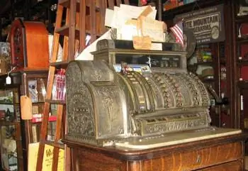 Harrison Brothers до сих пор использует свой кассовый аппарат 19 века.