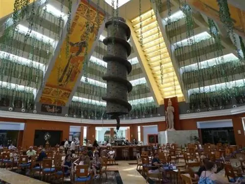 Столовая в стиле майя на курорте Iberostar.